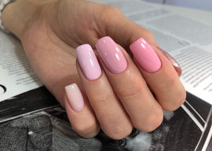 Manicure w tym stylu pokochamy wiosną 2024. Do mody wracają różowe paznokcie [TOP 5 STYLIZACJI]