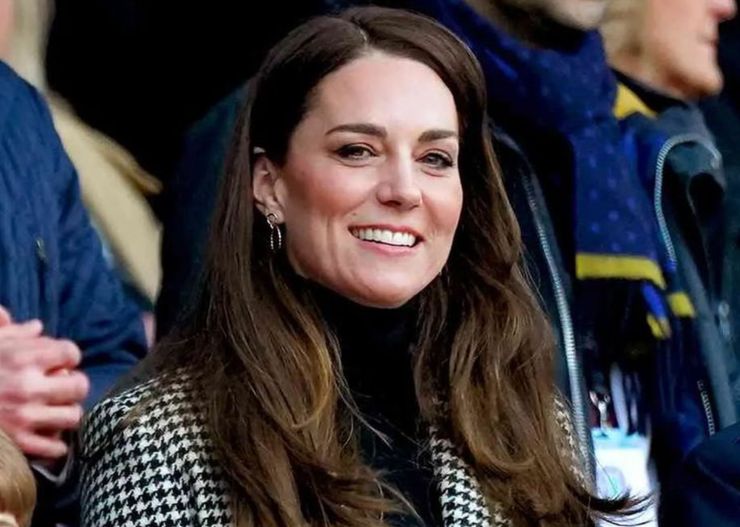 Kate Middleton pokazała się w swetrze. Tylko zobacz, jak go nosi