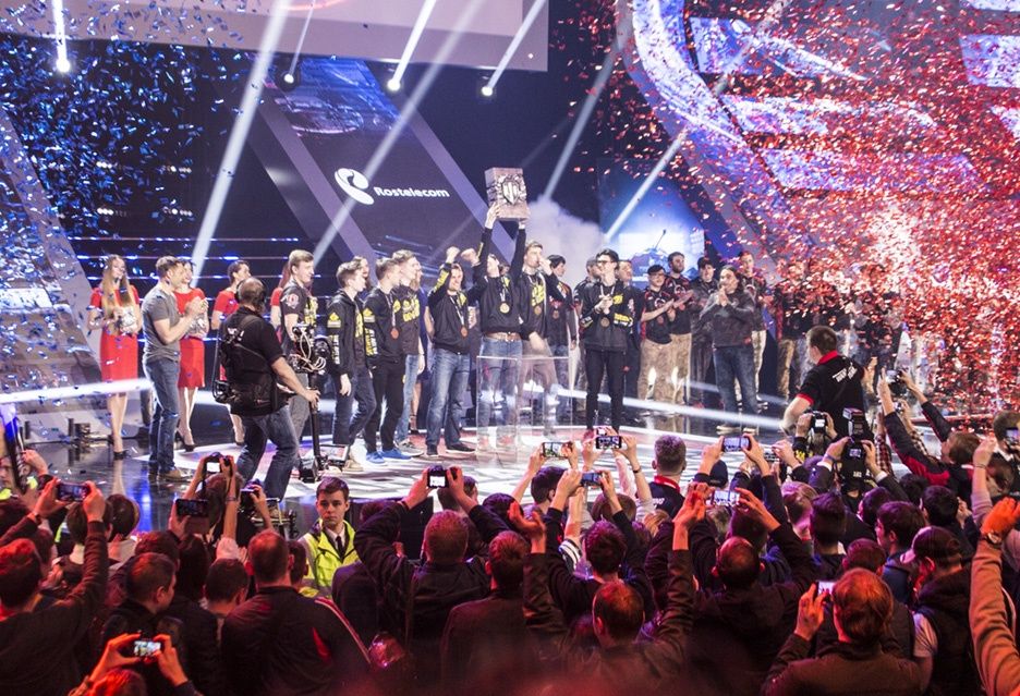 Grand Finals 2017 - monolit w rękach zawodników Tornado Energy