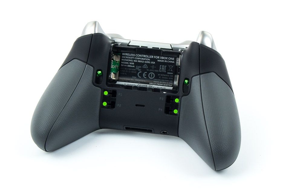 Xbox Elite - miejsce na 2 baterie