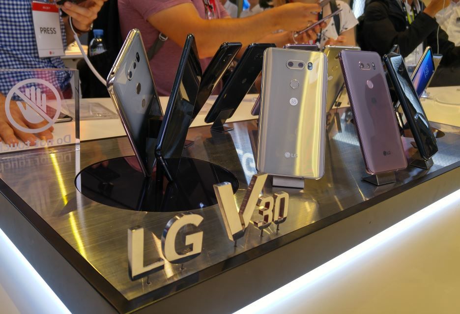LG V30