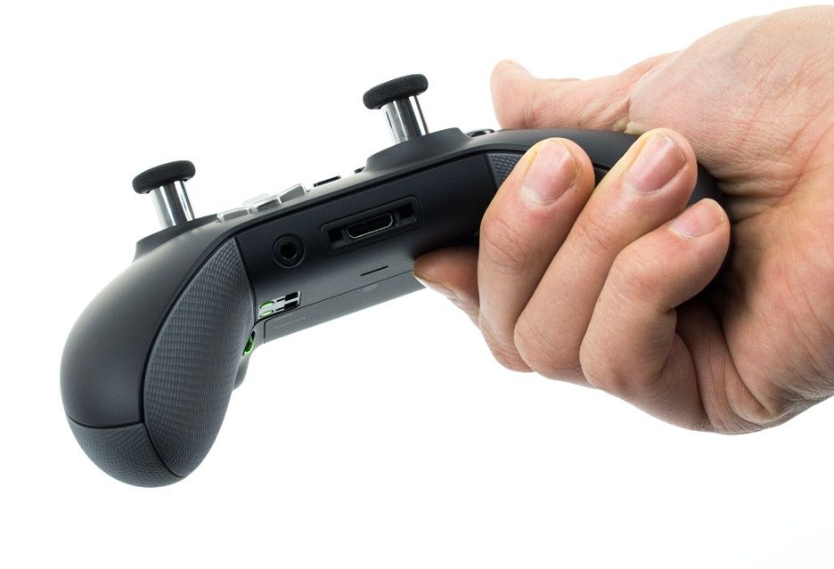 Xbox Elite - wysokie drążki zamontowane na padzie