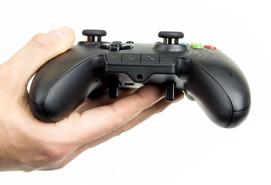 Razer Wildcat - gniazdo słuchawkowe i panel Quick Control
