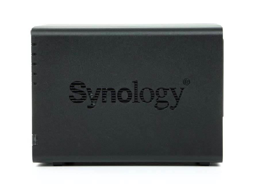 Synology DS416play widok z boku