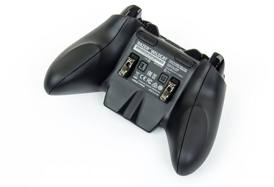 Razer Wildcat - dwa wzmocnione metalem spusty