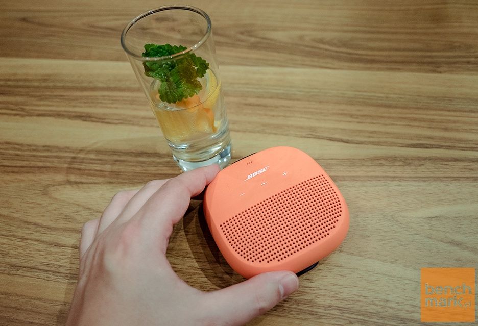 Bose Soundlink Micro dłoń