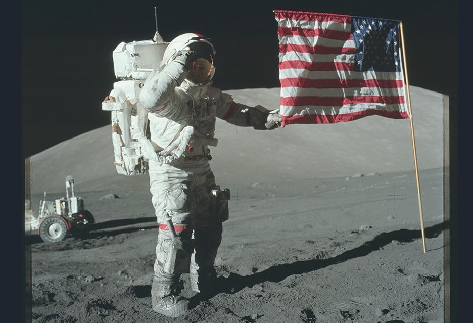 NASA Księżyc astronauta i flaga USA