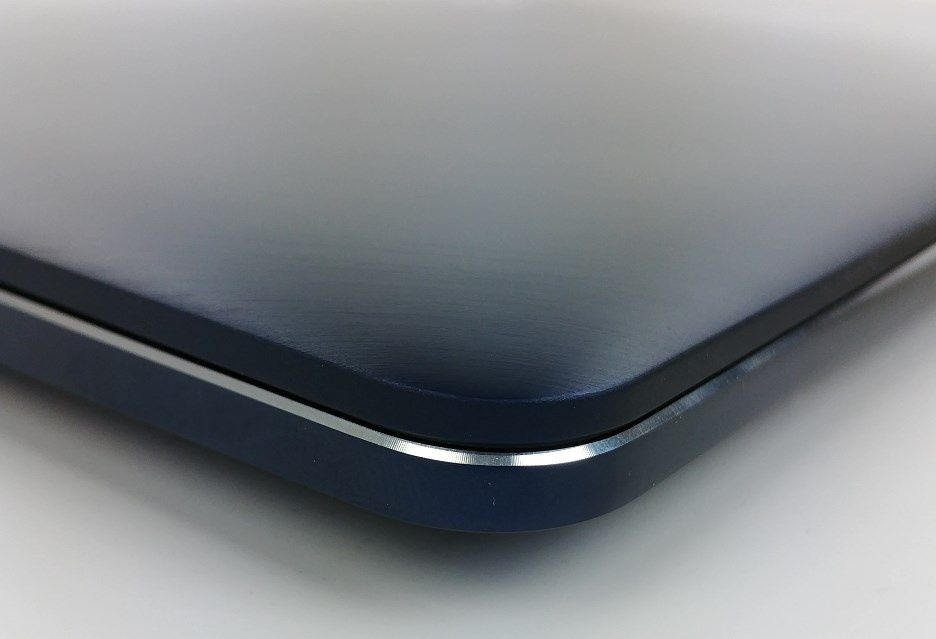Asus ZenBook Pro UX550VD pasek błyszczący