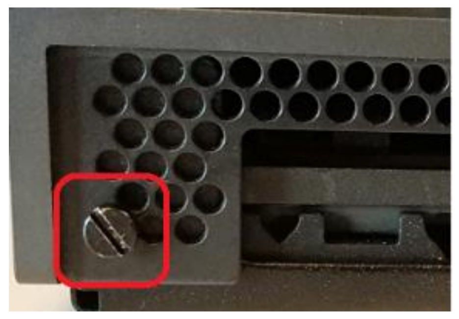 Lenovo ThinkSmart HUB 500 - dostęp do panelu z portami