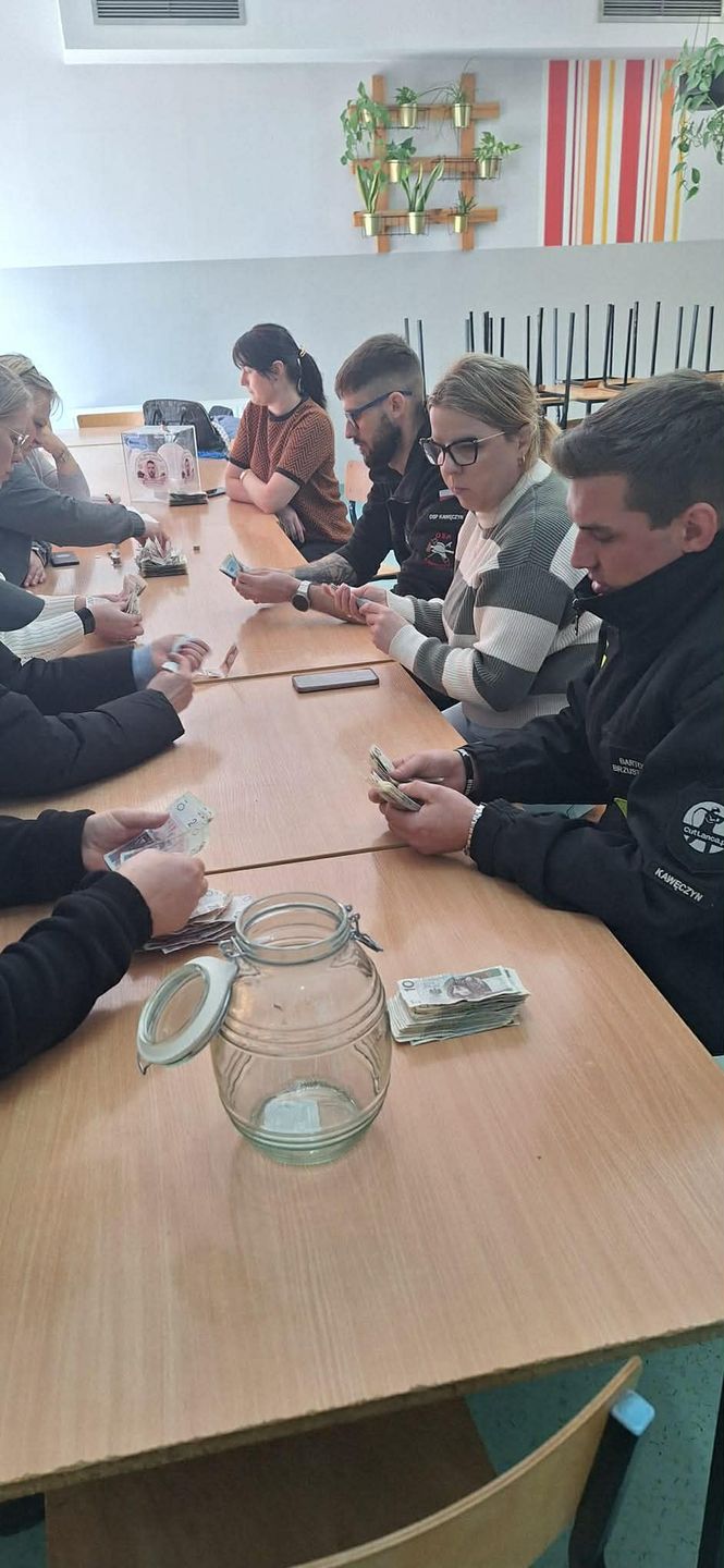 Sprzedaż ciast przed kościołami w gminie Obrowo