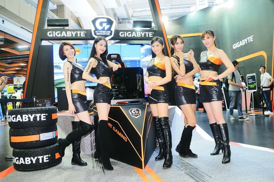 Gigabyte hostessy