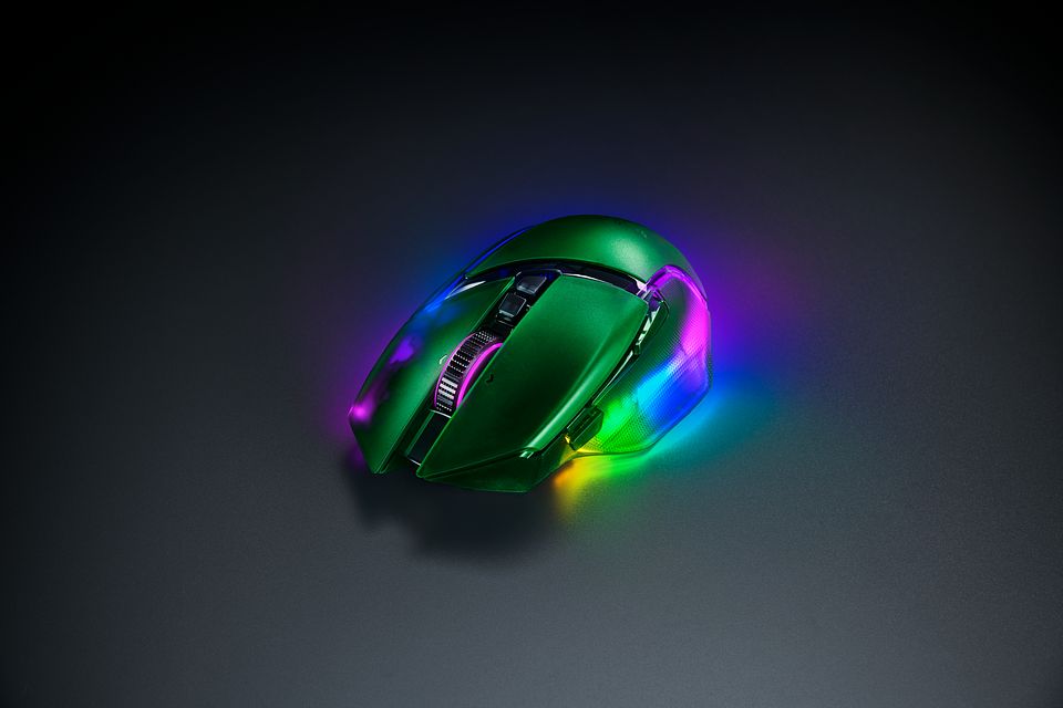 Razer Basilisk V3 Pro 35K – Phantom Green Edition