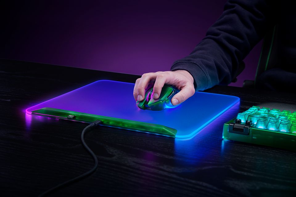 Razer Firefly V2 Pro – Phantom Green Edition