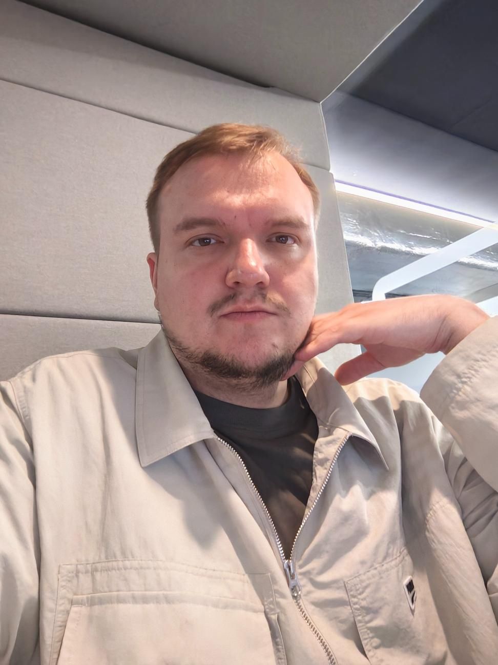 Zdjęcia z aparatów w ekranach motoroli razr fold