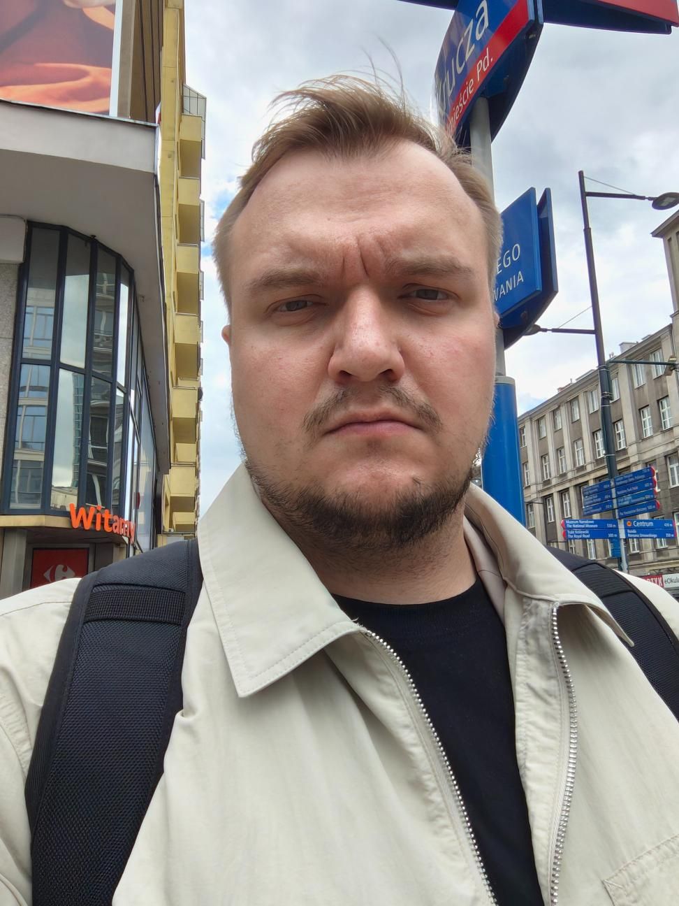 Zdjęcia z aparatów w ekranach motoroli razr fold